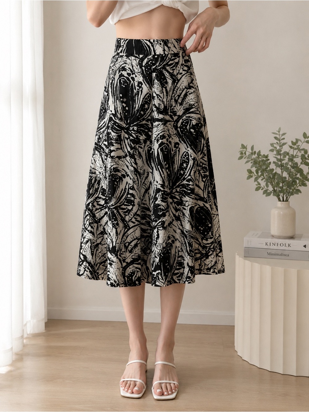 Women’s Black & White Abstract Print Flowy Midi Skirt Size 2XL